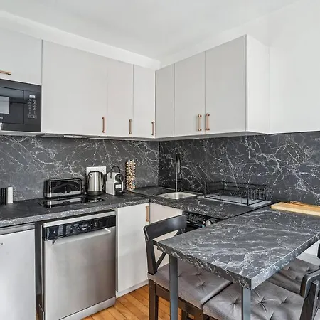 Elegant Tour Eiffel *